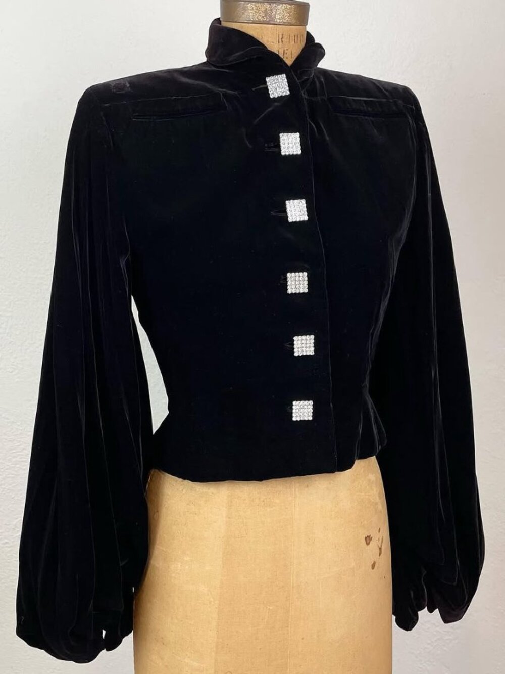 ❤︎ Rare Vintage 1940s Lilli Ann Black Velvet Siren Suit ❤︎ - Picture 2 of 6